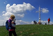 Spettacolo di narcisi e di tanti amici sul Linzone (1392 m) il 7 maggio 2016 - FOTOGALLERY